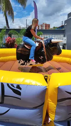 te atreverías a dominar nuestro toro mecánico? #toromecanico #valencia #diversion #atraccion #like #megusta #parati #viral #niños #kids #lenteja 