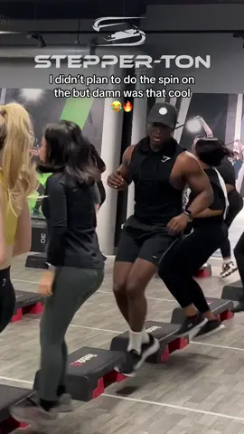 Warm up sets are a killer but Ill slways make sure we vibe out 😁 🇧🇷 follow link in bio gor online classes  #fypシ #foryoupage #stepperton #hiphopstepaerobics #afrostep #brazilfunk #GymTok #warmupexercise 
