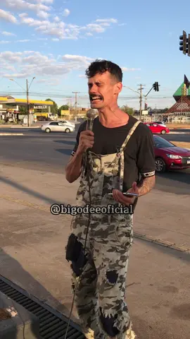 Cantando desafinado! Hoje eu desafinei para oa frentistas! #desafinando 