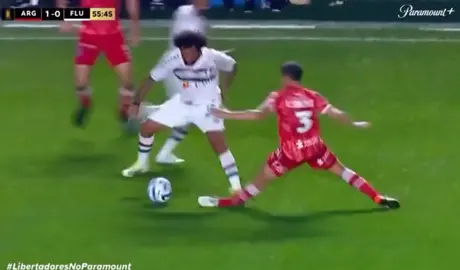 marcelo quebra a perna de jogador do ag juniors #fy #futebol #libertadores #flumenense #argentinosjuniors #marcelo #marcelotwelve #lesao #pernaquebrada 