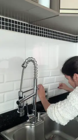 Transformando a cozinha da nossa casa com placas de PVC. Sem quebra-quebra e gastando pouco! Gostaram? 🤍✨ #reforma #gastandopouco #antesedepois #cozinha #barato #decor #façavocêmesmo #placaspvc #fyp #ap #casa 