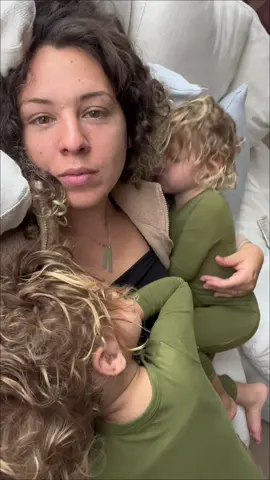 Wist last month before the babies turn 3 how ?!? Wake up sleepies ... when did you all stop naps my older 2 stoped at 2 years old ?! But these babies love naps 🫣 #naps #contactnap 