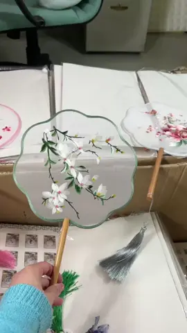 quạt tròn tay cầm dài trong mờ phong cách cổ xưa  🥰😍🥳😘#shopmedua #treemvungcaohagiang #vairal #xuhuong #xuhuong2023 #quạtcổtrang 