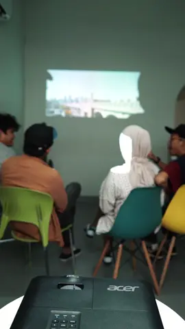 Nobar ala bioskop cuma di rumah aja checkkk! ✅  Eitsss mau di tempat terang juga, projektor BS020P tetep menampilkan pantulan cahaya yang cerah loh😍 #bioskop #film  #projectorBS020P #AcerID 