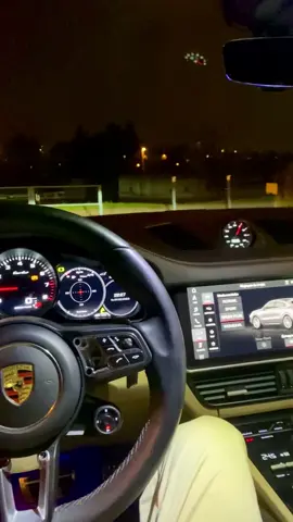 On valide l’intérieur du Cayenne 🤩?  #porsche #cayenne #turbo #saiyan #location #lyon #pourtoi #cockpit #prt #voiture #fpyシ 
