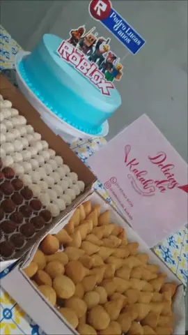 Amo fazer esse kit🥰 são  1 bolo de 25 fatias 100 doces 160 salgados fritos #bolodeaniversario #festas #robox #bolopersonalizado #bolochantilly #bolorobox  #amooquefaço #confeitandocomamor #boloconfeitado #salgadosdefesta #docesdefesta #aniversário #kitfesta ##suzanosp #saopaulo 