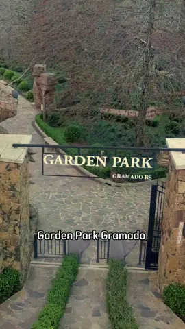 🌺🪷🍃 Garden Park Gramado 🍃🪷🌺 O Jardim mais incrível de Gramado. São mais de 50 mil mudas de flores, mais de 1000 Plátanos e Carvalhos. 🌲Em cada estação do ano essa linda paisagem se transforma! É realmente um lugar para ir e renovar a alma, nós amamos muito! 🥰 🌞Sugerimos chegar pela manhã, para que aproveite o melhor do sol. 👉Lembre de ir com um calçado confortável, pois são muitas trilhas e caminhadas que te espera. Reserve pelo menos um turno do teu roteiro para esse passeio ❤️ 💰💰O ingresso do parque custa R$130, mas no site Tchê Ofertas fica R$109,90. E ainda consegue cashback usando nosso cupom AVENTURANDO 🥳🥳 #gardenpark #parquegramado #dicasgramado #gramadoecanela #viajandogramado