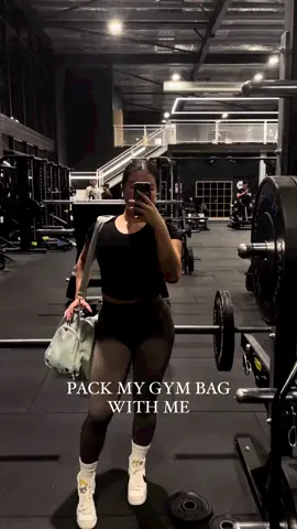 Pack my gym bag with me♥️ #GymTok #Fitness #gymmotivation #gymbag #gymaccessories 