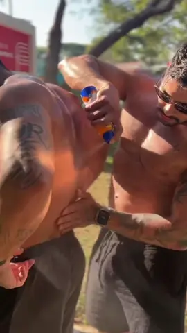 my friend @victorprado needed sunblock 