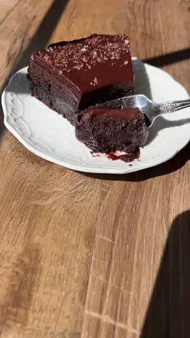 Chocolate gooey butter cake 🤎🍫✨ Dark chocolate cake with a gooey chocolate cream cheese topping and chocolate ganache 🤎 #gooeybuttercake #chocolatecake #chocolateganache 