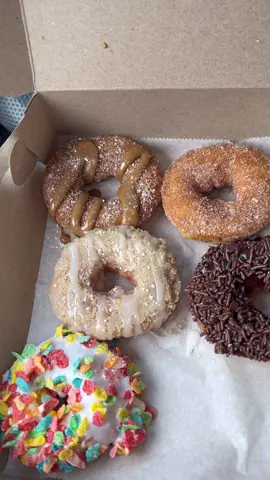 New Jersey Best Donut Review Top That Donut #donut #dessert #desserts #tastetest #mukbang #nj #njfoodie #newjersey 