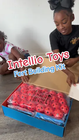 We love this fort building kit by @IntellioToys #stemlearning #FamilyFun #momofmultiples #FamilyFun 