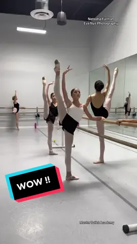 @natasha trains at the Vaganova Academy in Russia year round, but came to hang out in the AZ heat at @MasterBalletAcademyTikTok for the summer 😍 #ballet #ballerina #balletclass 