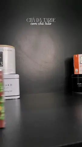 cházinho da tarde de hoje, com um bolo de coco gelado que meu namorado faz. Gente esse chá é simplesmente delicioso, pra quem gosta de chá experienta esse sabor, sério! #cháleao #chádatarde 