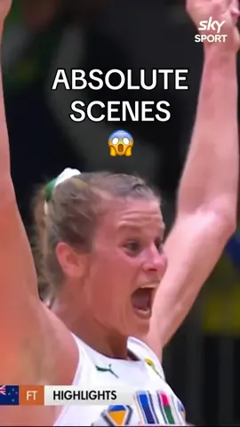 South Africa get the draw in the DYING SECONDS in their game against the @silverfernsnz 🤝 An INCREDIBLE finish to an INCREDIBLE game 🏐 #NetballWorldCup #NWC2023 #SkySportNZ 