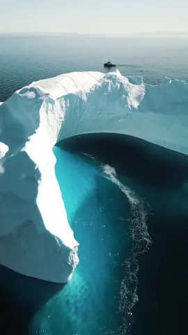 Sailing among giant icebergs in Baffin Sea, near Greenland. 🇬🇱 #iceberg #icebergs #adventure #photography #drone #dji #ocean #ship #tugboat #greenland #groenland #arctic #arcticocean 