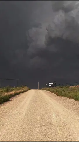 best kind of weather #peaceful #beautiful #vibes #foryoupage #aestheticvideos #peaceandnature🌿 #aestheticvideos #peace #rain #fyp #thunderstorm 