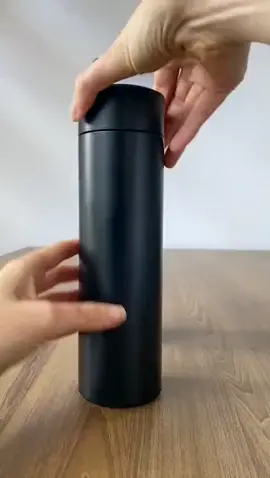 Você compraria essa garafa térmica digital ? Se sim comenta “eu quero”#marketingdigital #garrafatermica #garrafinha #chá #café #fyp #Lifestyle 