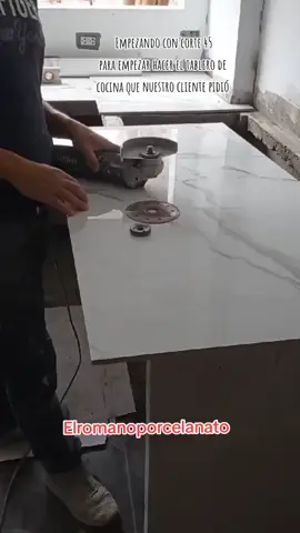#emprendimiento #trabajosbonitos😍 #tablerodecocina #porcelanato #corte45 #parati #remodelacion #viral #peru🇵🇪 