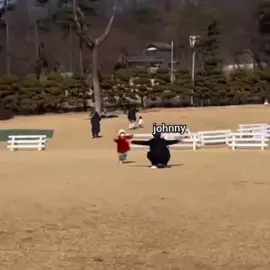 kalo kemaren si sulung Jung, sekarang si bungsu Soe yg jailnya nggak ketulungan 😅😅  cr | prettiestglxyz , reginaarfina.s , diamonds0__0 , xojaeminn #haechan #nctdream #soefamily #johnny #fyp #fypシ #foryou #foryoupage #xyzbca #nctzen 