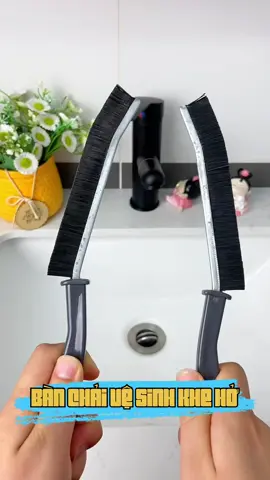 Bàn chải dẹt chà khe hở và ngóc ngách rất dễ dàng. #banchai #banchaichakhe #covesinh #covesinhdanang #covesinhkhecua #hangnoidiatrung 