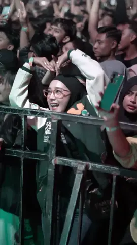 . RAUSAH NGAJARI AKU SABAR !  MERGO AKU TAU CHAT WONG JEK NGETIK DURUNG MARI WES BLOKIR 🫠 . . 🎵 JANUARI - GLENN FREDLY . SALAM JOGET BARENG 🙌🏼🥳🙌🏼