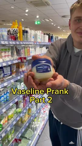 Vaseline Prank Part 2 👀 Unterwegs mit @teamjntsch #prank #streetcomedy 