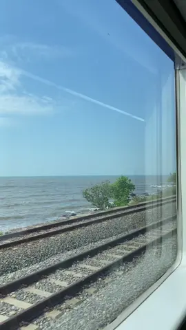 #CapCut asli ini pertama kali ke semarang naik kreta biasanya naik motor ternyata sebagus ini viewnya🥹😍#KAI #keretaapiindonesia #jalursemarang #pantaijodohgringsing #fypシ゚viral #fypシ #fypdongggggggg 