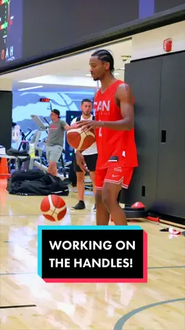 Shai keeping the handles tight! #NBA #ShaiGilgeousAlexander #Okcthunder #Handles #Basketball #SportsTikTok