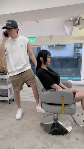 欸那個、不好意思… 有點太高欸🫤 This stylist adjusted chair higher than the last one… #黑髮 #fyp #hairstyle #meme 