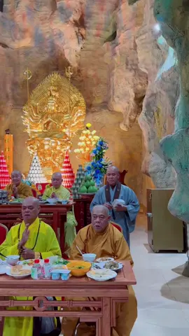 Cúng dường trai tăng 130 vị - Lễ An Vị Kim Thân Bồ Tát Quán Thế Âm - Chùa Phật Quốc Vạn Thành - Ngày 3/8/2023