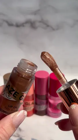 @INNBEAUTY PROJECT Piña Colada Glaze Lip Oil A bronze-hued juicy lip oil that gives you soft, plump & deliciously glossy looking lips with a universally-flattering bronze shimmer.  Naturally Flavored & 100% Vegan! This is perfect for the #trendy #lattemakeup look! @The Lobby  #innbeautyproject #lipoil #fromthelobby #aesthetic #lipoilswatch #bestlipoil #lippies  