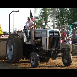 White Field Boss Naturally Aspirated Pulling tractor taking the sled home in Illiana Pullers Association, Inc. Offical Page action. #whitetractors #agco #tratter #tractorpull #horsepower #slowandsteady 