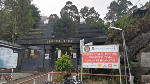 Cemoro Sewu pos registrasi pendakian Gunung Lawu #pendakigunung #gununglawu #pendakianmist 