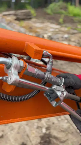 The best tool that i have bought in ages. If any of you know how hard it can be to get your hydraulic couplings connected when using concrete breakers, selector grabs etc. here is the solution. The Holp Quick-on. Although these fittings where not too bad today this tool made easy work of connecting them. Available from @mpssouthwest here in the uk. 