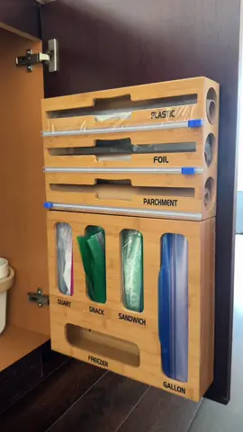Tip for small kitchens: hang your ziplock bag/foil organizer on a cabinet door to save drawer space! 🤌🏽 #ziplockorganization #homeorganizationhacks #organizedhome #organizationtips #apartmentorganization #kitchenorganization #smallkitchenorganization 