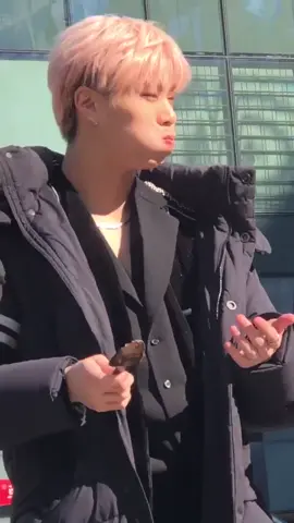 I don’t think you guys understand how much I love this video of moonbin eating a piece of cake in one bite🥹❤️ #moonbin #mymoon #remembermoonbin #astro #aroha #foryoupage #fypppp #foryoupage #fypppp 