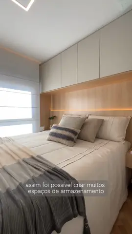 Mais um pouco do projeto MC para vocês conhecerem esse apê completo. ✨ Hoje é dia de mostrar a suíte do casal: Clean, atemporal e aconchegante, como os clientes queriam. Vocês teriam um quarto assim?  #quartocasal #quartodecasal #quartodecorado #quartoplanejado 