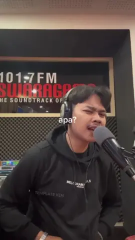 jangan mencintai seseorang yg belum selesai dgn masa lalunya #CapCut #trending #fyp #lirikestetik #meme 