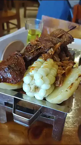 y la comida carretillera? #laperuanita #anticuchos #pancita #rachi #chinchulines #papa #choclo #rocoto #salsas #chimichurri #comidacallejera #gastronomia #gastronomiaperuana #lamejorcomida #roberto #peru #incakola 