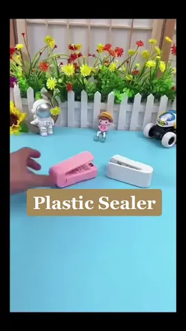Found this Mini Plastic Sealer Sobrang ganda para sa tira tira nating foods #plasticsealer #foodsealer #sealer #fyp #gadgets 
