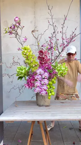 Happy Friday. We back and Proud of This one.. Tell us Something that Your Proud of this week??  #florist #weddingflowers #wildflowers #centrepiece #floralart #fypp #growmyaccount #dancechallenge 