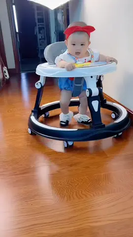 Let’s arrange a walker for fast-walking babies, you can go wherever you want, not afraid of the baby falling down, and it can also be used as a small dining table#babywalker #babywalking #babystroller #babythings #momrecommends #babytiktokshop #babygoodthing #fyp #foryou 