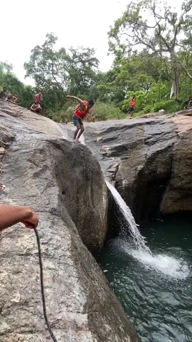 #adventures #outdooractivities #travel #TravelMemories #adventuretravel #srilanka #meemure #adventurejump 