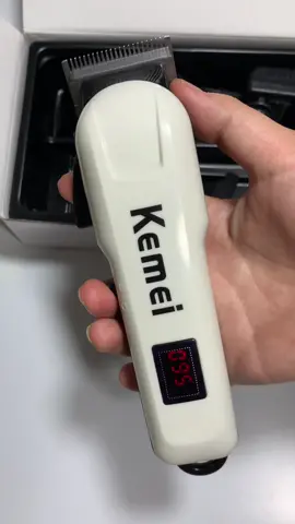 🔥🔥Em tông đơ quốc dân giá rẻ Kemei 809A🔥🔥Mọi người có thể sử dụng cắt tóc tại tiệm, sử dụng cắt tóc trong gia đình hoặc tỉa lông cho thú cưng đều rất ok nha.🔥🔥Nhanh tay rinh ngay em nó về nào!🥰🥰#tongdocattoc #tongdochuyennghiep #kemei 