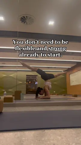 Yoga makes me happy. Anywhere, anytime, no money, no company you can still do yoga. Improve your core strength, flexibility and mentality all from this incredible practice. Its time to follow my dreams.  Thankyou R1SE Yoga for making me fall in love with this practice ❤️ if im ever home i’ll definitley be back! โยคะทำให้มีความสุขได้ทุกที่ ทุกเวลา ไม่มีเงิน ไม่มีเพื่อน ก็ยังเล่นโยคะได้ ปรับปรุงความแข็งแรงของแกนกลาง ความยืดหยุ่น และจิตใจของคุณด้วยการออกกำลังกายที่น่าทึ่งนี้ ถึงเวลาทำตามความฝัน #yoga #morningyoga #beginnersyoga #โยคะ #thailand 