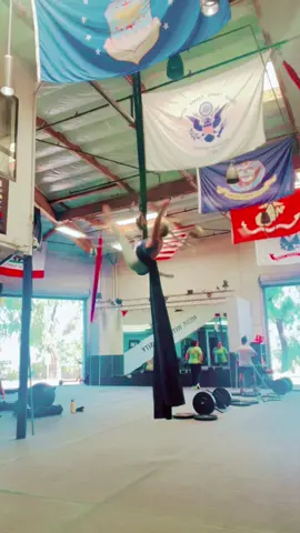 Pirouette combo on silks. #aerialsilks #aerialarabesque #sanclemente #armworkout #climbing #frenchclimb #pirouette #katmovement #katology #katcall #nothingfancy #justtraining #idostufflikethis #grainyvideo #yep #calivibes #botee 