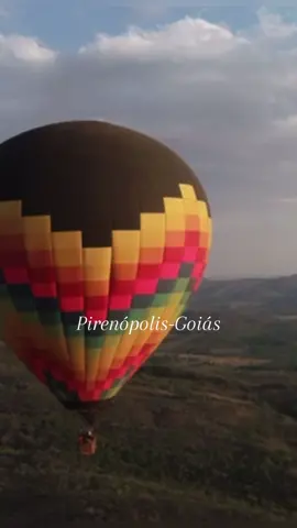Conheça Pirenópolis! Com construções históricas coloridas, lindas cachoeiras, natureza exuberante e um charme único, Pirenópolis é um dos destinos mais desejados do Brasil. Nossa querida Pirenópolis, chamada carinhosamente de “Piri”, é uma cidadezinha histórica localizada no interior de Goiás, a 150 km de Brasília e a 128 km de Goiânia. Passeios em Pirenópolis 👇🏻 www.experimentepiri.com.br #pirenopolis #cidadehistorica #ecoturismo #cidadedecharme #interiordegoias #experimentepiri 