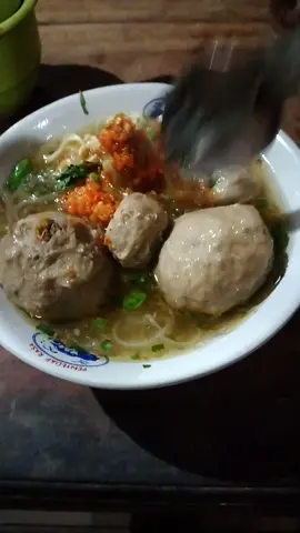 Makan bakso #videopolosan #pranktemen #bakso #makanbaksopedas #bahanstorymu #bahanstorywa 
