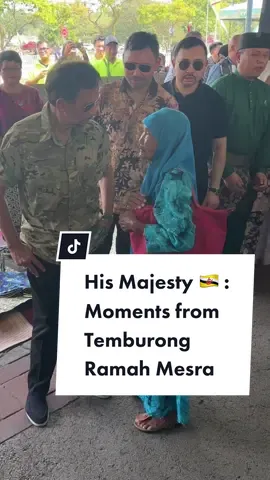 Light moments during the Temburong district Majlis Ramah Mersa Bersama Rakyat or get-together ceremony with His Majesty Sultan Haji Hassanal Bolkiah  #Brunei #BizBrunei #BruneiRoyalFamily 